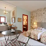Le Trente Trois Uzes