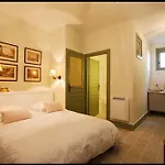Le Trente Trois Uzès