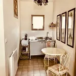 Le Trente Trois Appartement *