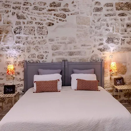 Le Trente Trois Uzès