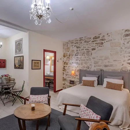Le Trente Trois شقة Uzès