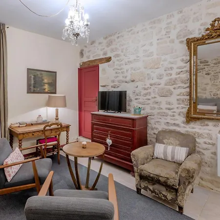 Le Trente Trois Uzès