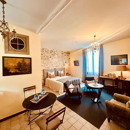 Le Trente Trois * Uzès