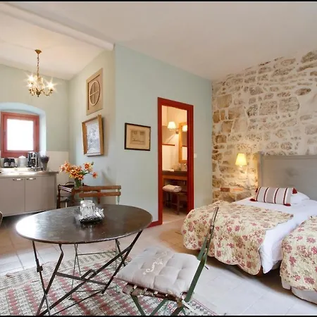 Le Trente Trois Uzès