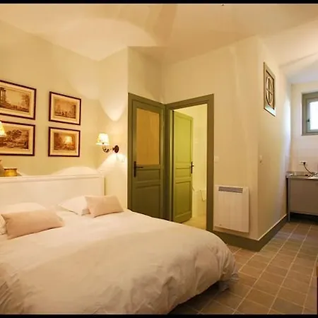 Le Trente Trois Uzès