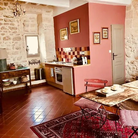 Le Trente Trois شقة