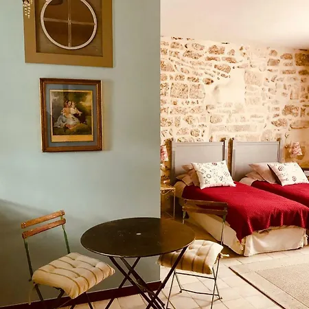 Le Trente Trois Uzès